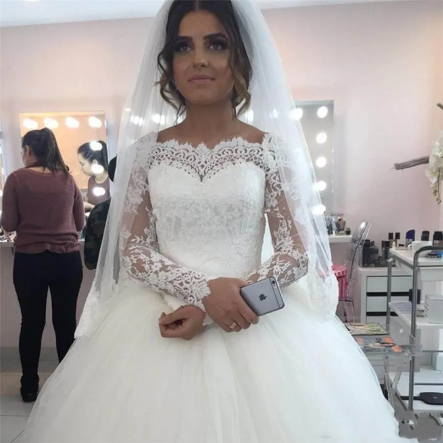 scalloped neckline wedding dress