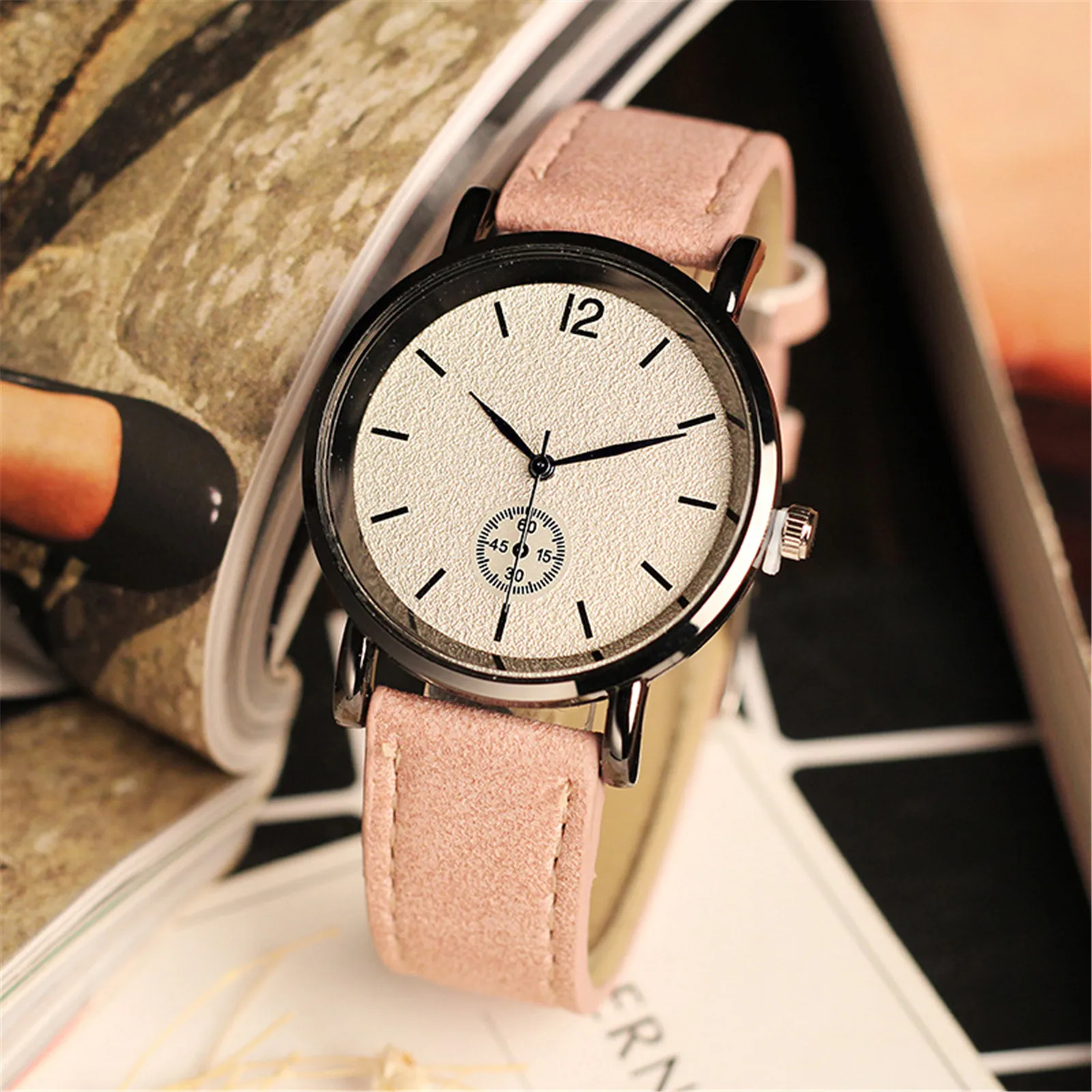 Vintage Frosted Leather Belt Ladies Watch Magnetic Buckle Dazzling Women Mesh Quartz Analog Dropshipping | Наручные часы