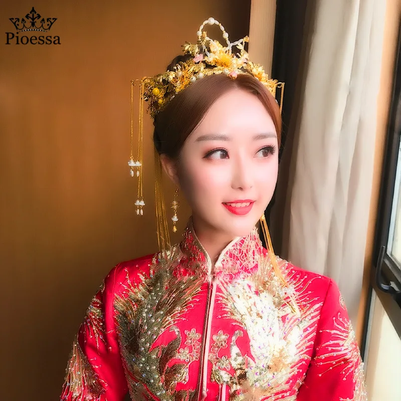 

Pioessa Chinese Bride Headwear Gold Color Tiara Headdress Earring Hair Comb Phoenix Coronet Cheongsam Wedding Hair Accessories