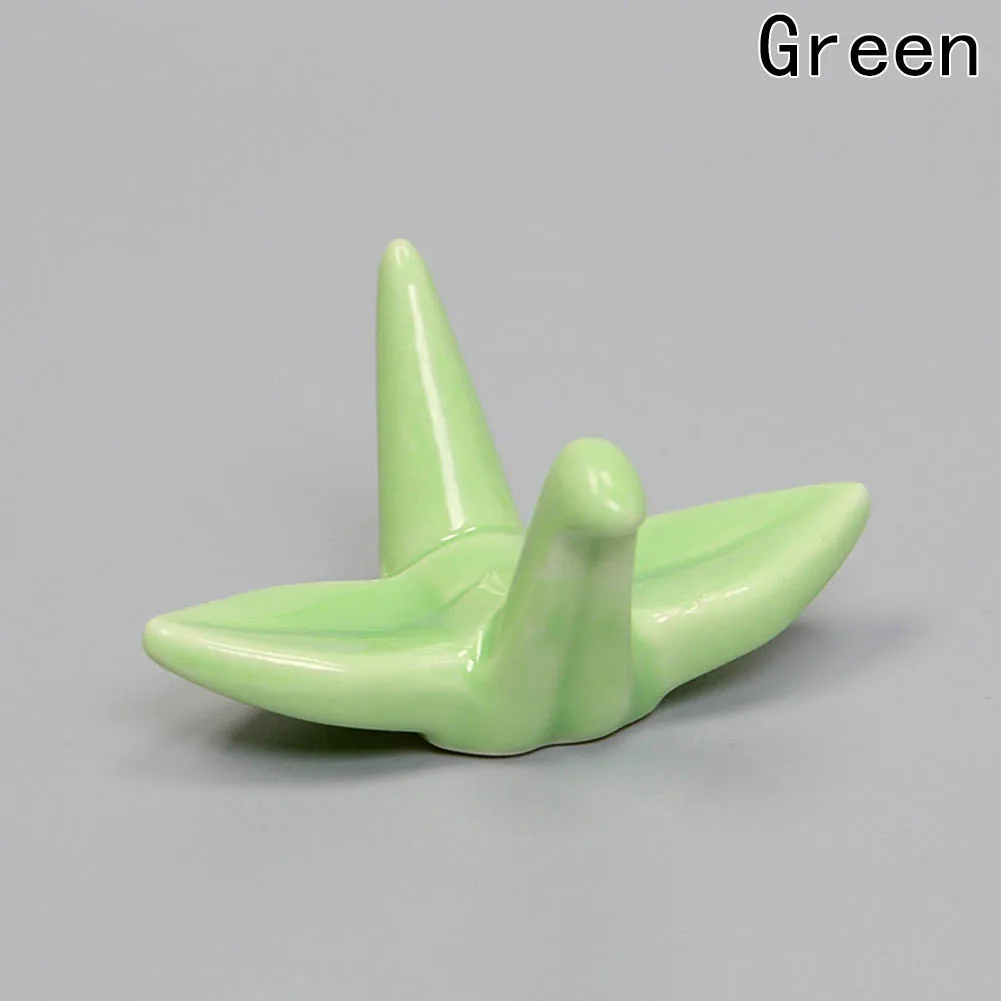 1Pcs Creative Paper Crane Shape Ceramics Chopsticks Rest Spoon Forks Knife Rest Holder Lovely Rack Stand Kitchen Accessory - Цвет: green