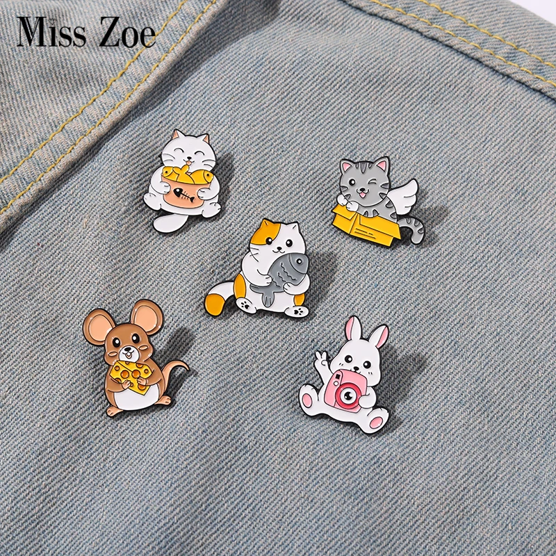 Cat And Fish Enamel Pin Rabbit Mouse Cheese Brooches Metal Badges Bag Clothes Pins Up Jewelry Gift for Animal Lover