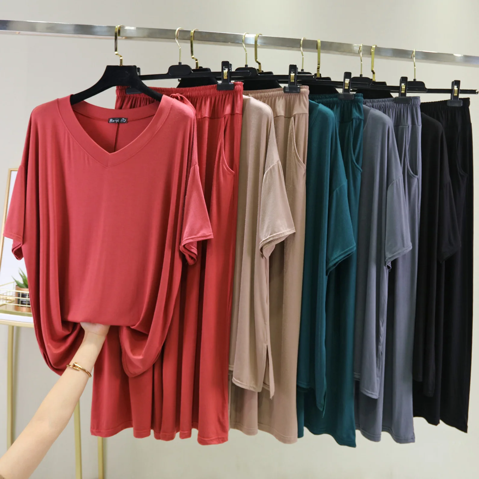 

Spring and summer new modal large loose neck 5 / 4 sleeve 9 / 4 wide leg pants fattening home set pajamas for women