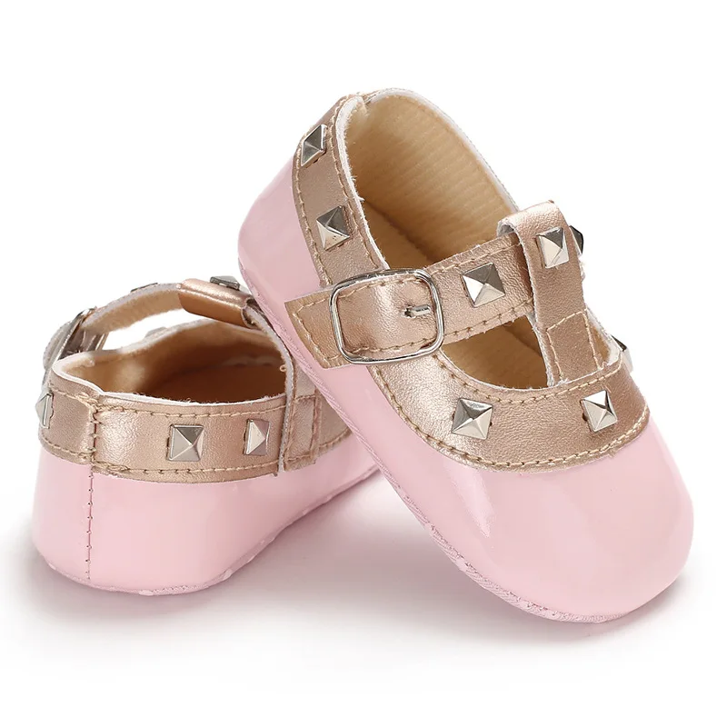 Обувь для новорожденных; балетки принцессы для маленьких девочек; обувь на плоской подошве с заклепками и мягкой хлопковой подошвой; обувь для малышей; мокасины для маленьких девочек; обувь для малышей