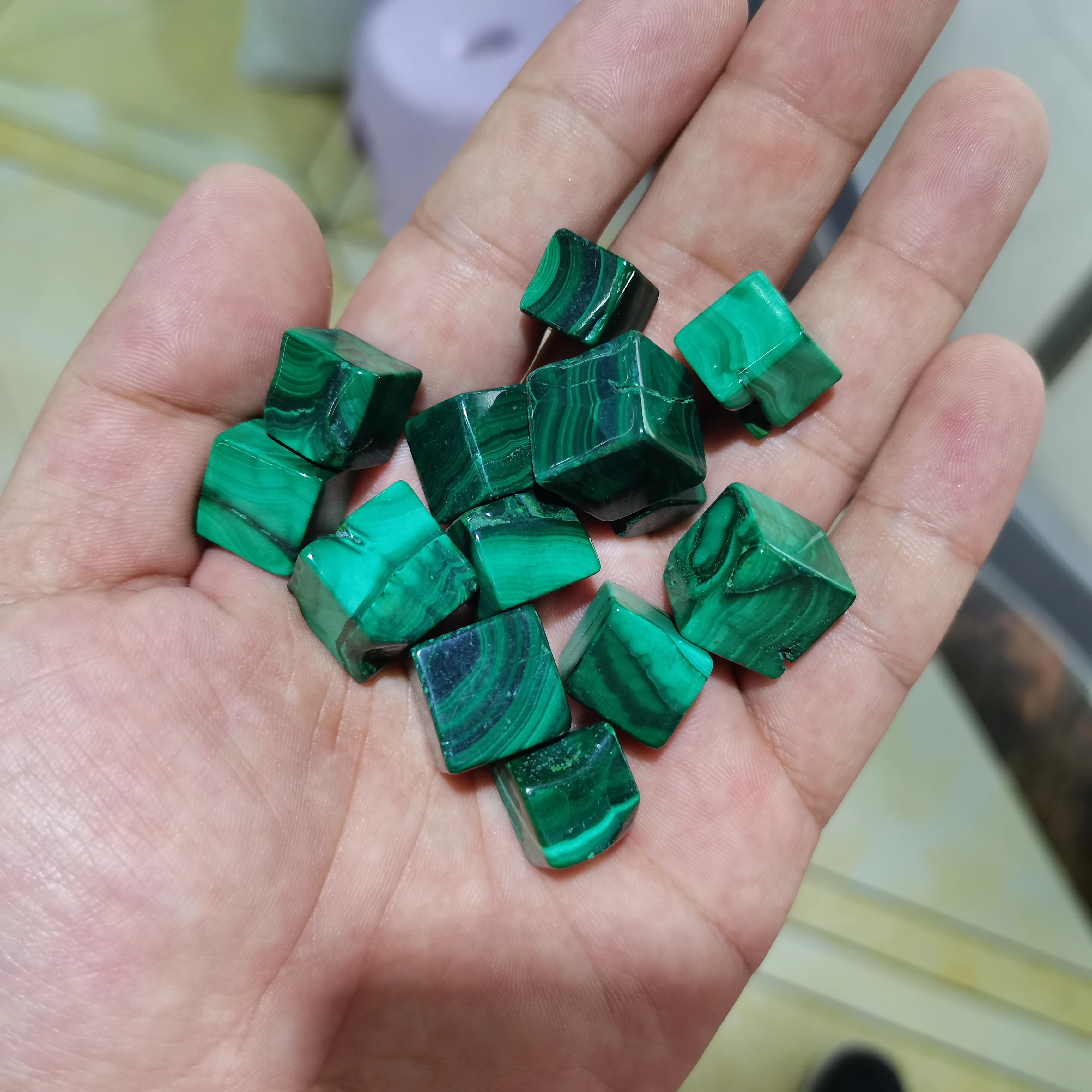 

100g Beautiful 100% Natural Malachite Crystal Tumble Stones Polished Ice Cube Stone Healing Chakra Reiki Stone As Gift