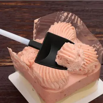 

100pc Disposable Spoon Plastic Dessert Cake Spoon Pudding Ice Cream Spoon Children Creative Skinny Independent Packaging