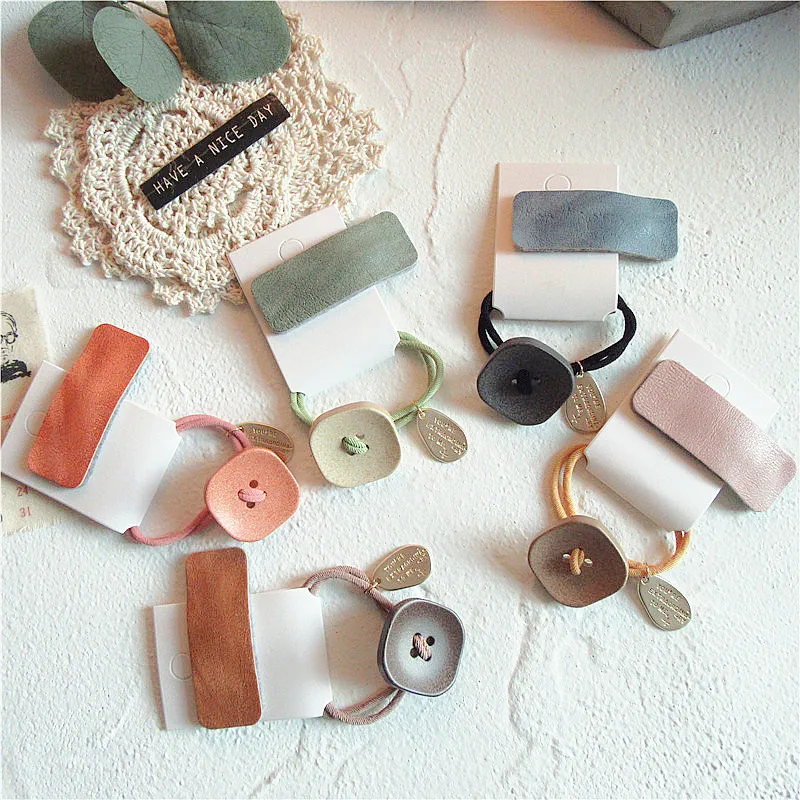 

2 Pcs Korean Simple Leather BB Clip Vintage Temperament Texture Button Rubber Band for Fashion Girl Women's Hair Accessories