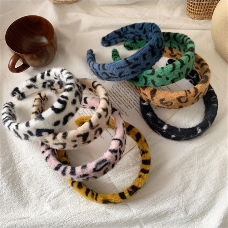 

Новинка, элегантная Красная плюшевая заколка в стиле ретро, яркая широкая заколка для волос, универсальные аксессуары для волос, головной убор