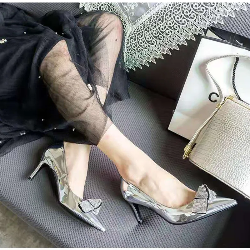 Женские туфли-лодочки из лакированной кожи в Звездном стиле; элегантные туфли с острым носком на тонком каблуке для выпускного бала; свадебные туфли на высоком каблуке с бантом-бабочкой