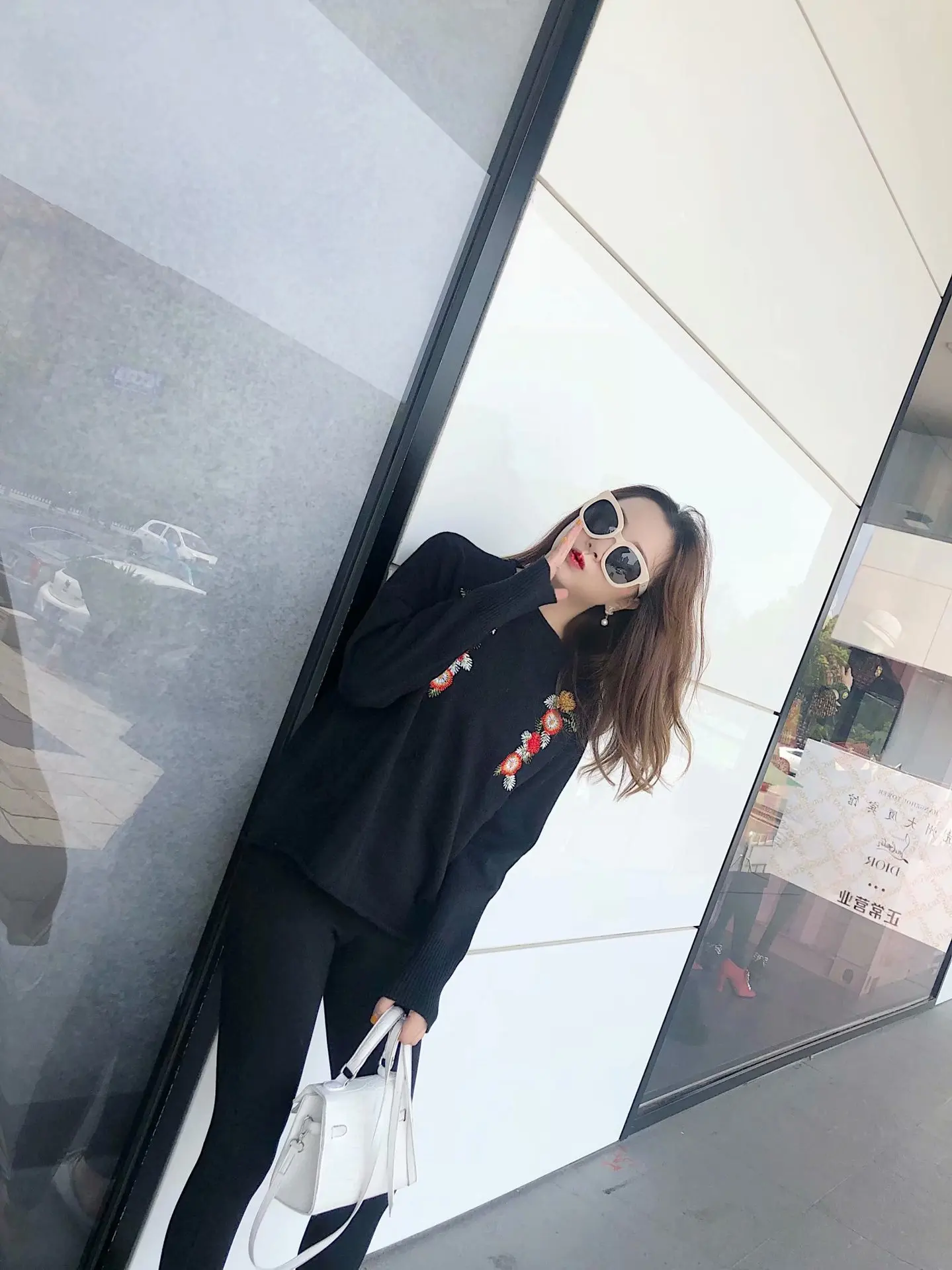 

2018 Autumn And Winter New Style Fine Flower Embroidered Loose-Fit Black And White with Pattern Sweater Versatile Hipster Thin S
