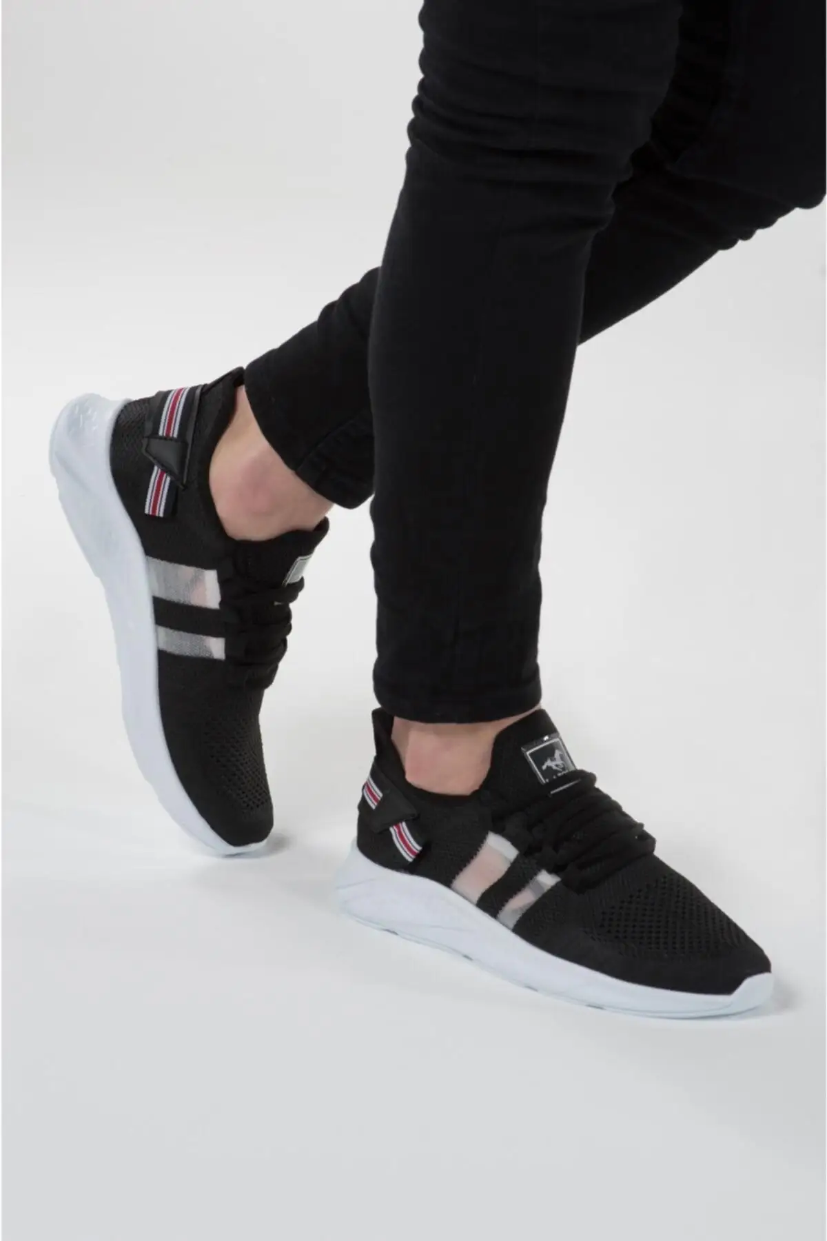 136 hole Summer Men Sport Shoes Spacious Casual Comfortable Breathable Elegant Showy Fashion Running Hiking
