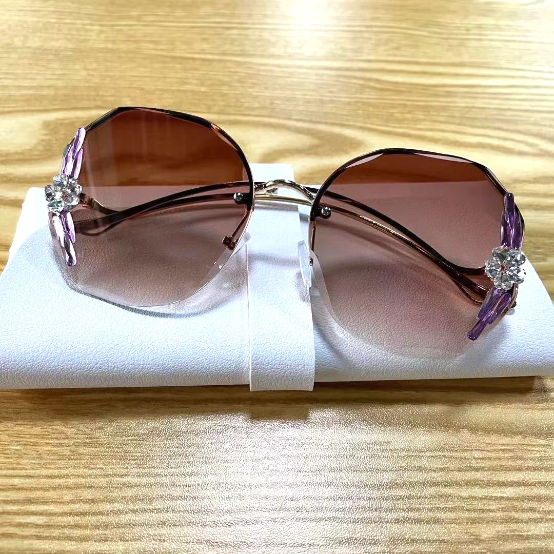 rose gold sunglasses Diamond Oversize Vintage Sunglasses Women 2021 Lunette De Solei Femme Sun Glasses Rimless Rhinestone Oculos De Sol Feminino 2022 designer sunglasses for women