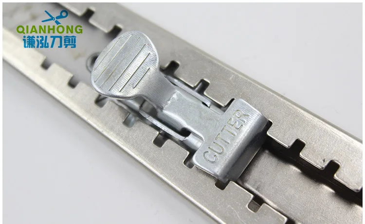 Self-Locking Gear Grinding Exquisite Knife Iron Cutting Paper Wallpaper Knife Wholesale Multi Purpose Feature Sharp And Durable