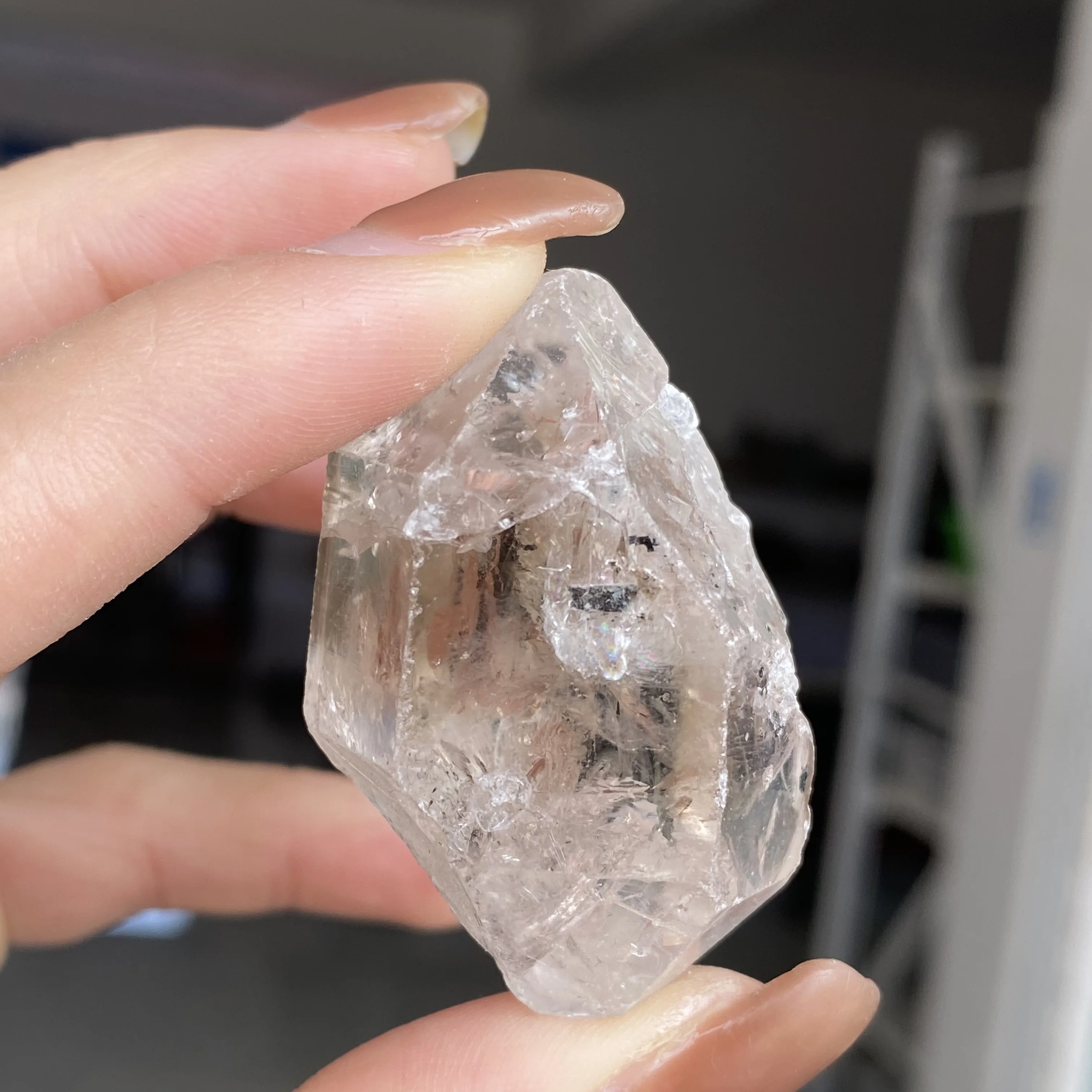 Minéral Imitant Le Diamant Sur Certains Bijoux