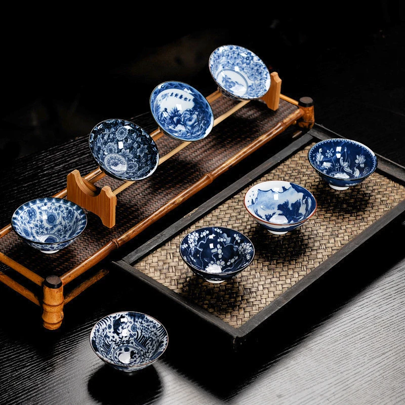 

Ceramic bowl mini cup hand drawn patterns blue and white porcelain chinese kungfu tea set antique technology creative tea cup