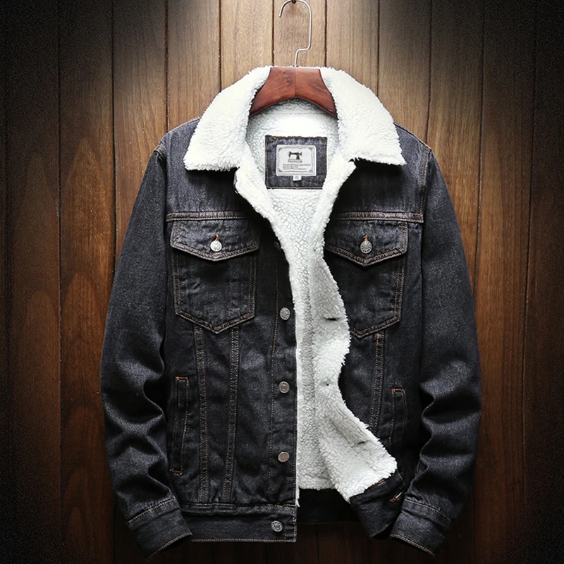 Baratos 2019 chaquetas de Jean de invierno azul claro para hombres abrigos de mezclilla calientes nuevas chaquetas de mezclilla de invierno de gran tamaño para hombres chaquetas de mezclilla de invierno más gruesas