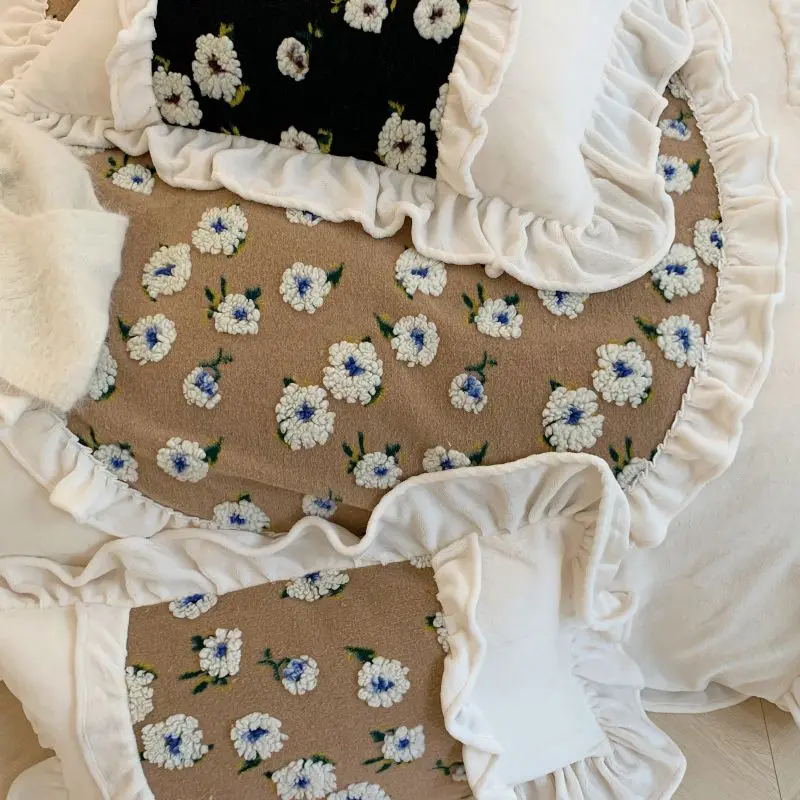 Waliicorners Vintage Daisy Wildflowers Towel Embroidery Princess Bedding Set Ruffles Velvet Flannel Duvet Cover Bed Linen Pillowcases 23 H6b7d94373f9146d8b4f3add371bca5c8G