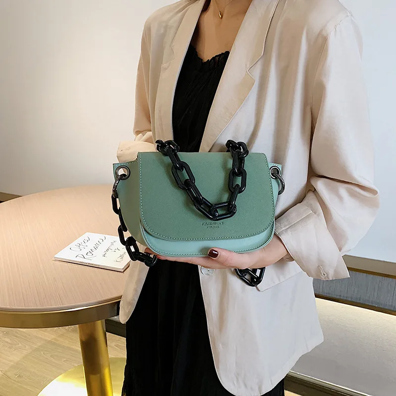 

In summer the new personality retro frosted wing girl 2019 new acrylic single shoulder oblique shoulder bag tide