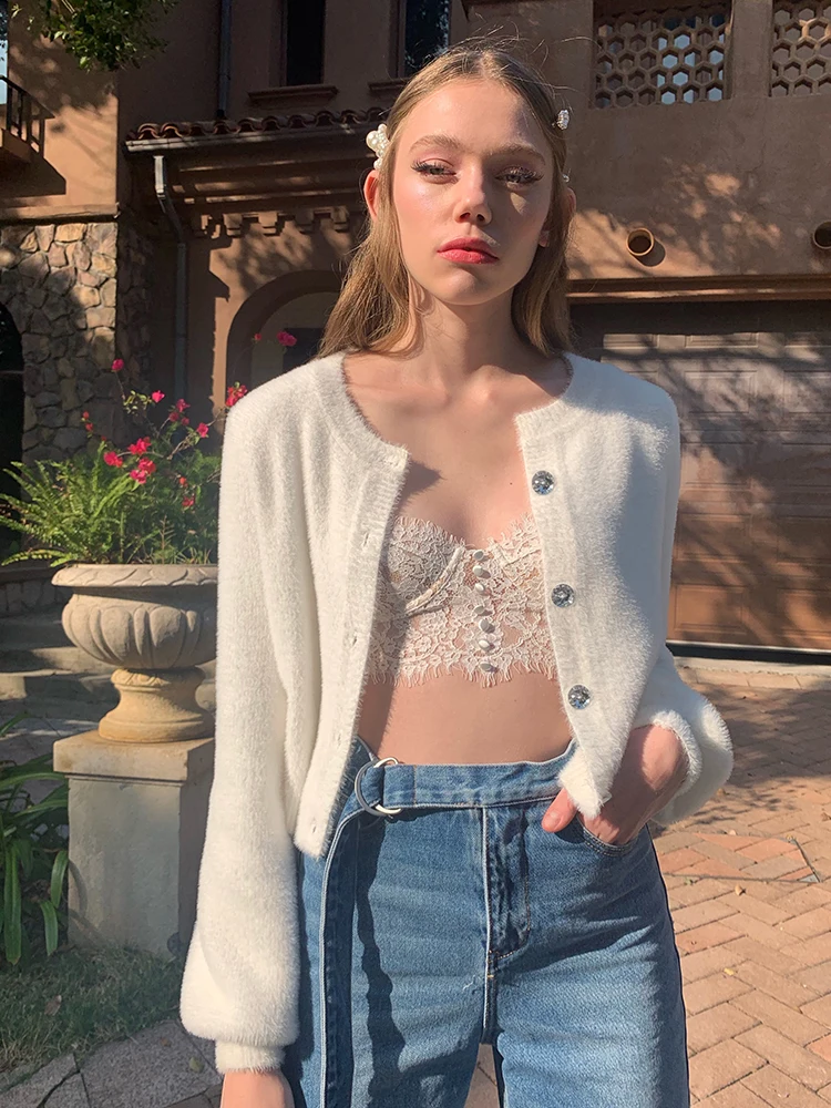 

2020 Sweet Pearl White Immortal Elegant White Crystal Buckle Knitted Cardigan