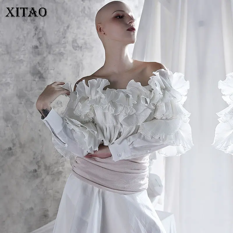 XITAO оборки, открытые плечи блузка для женщин Белый Slash шеи Сексуальная Асимметричная однобортная плиссированная тонкая Модная рубашка WQR1437