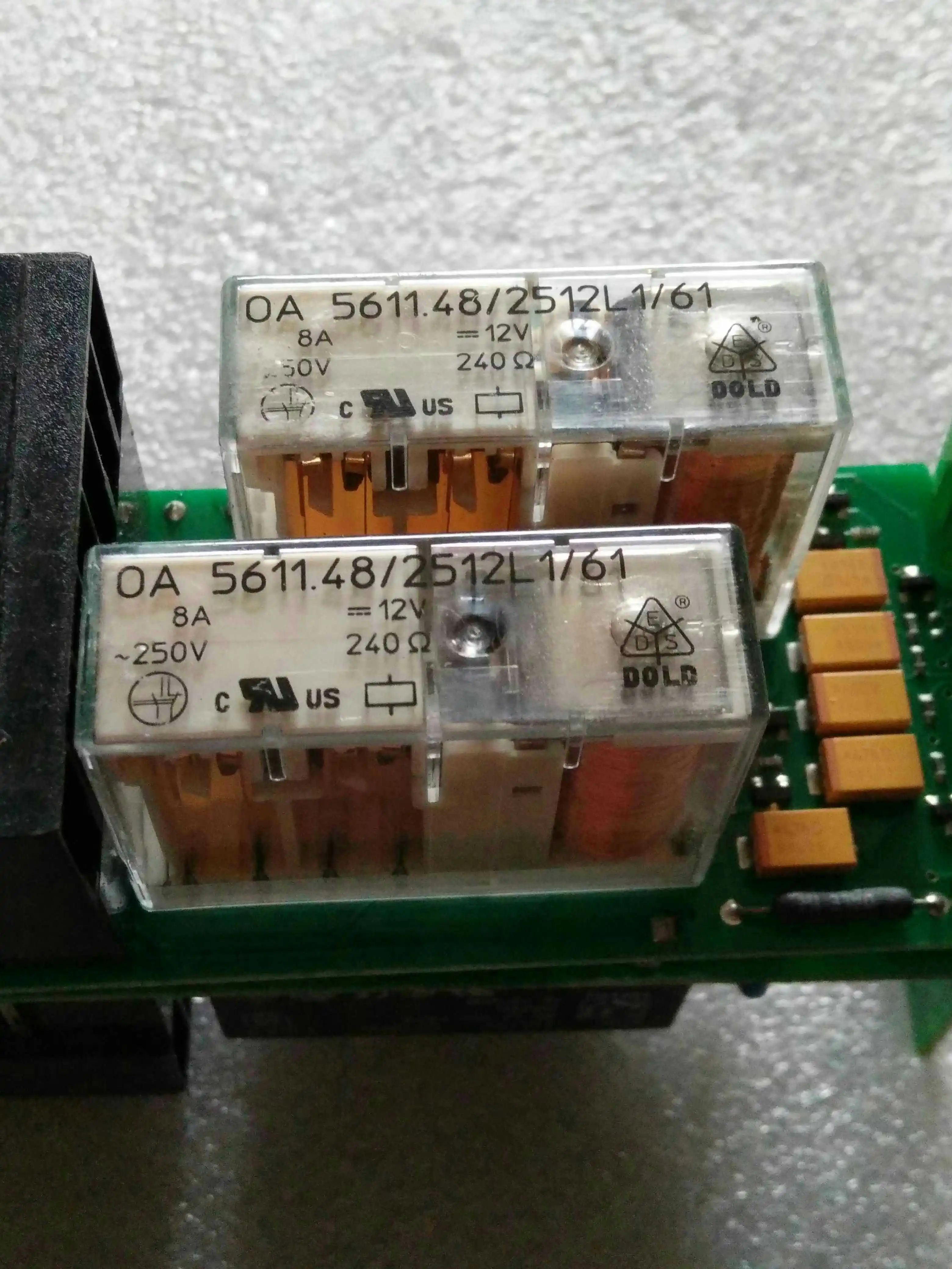 

Free shipping 10PCS/LOT 5611.48/2512L1/61 12V 8A 240R