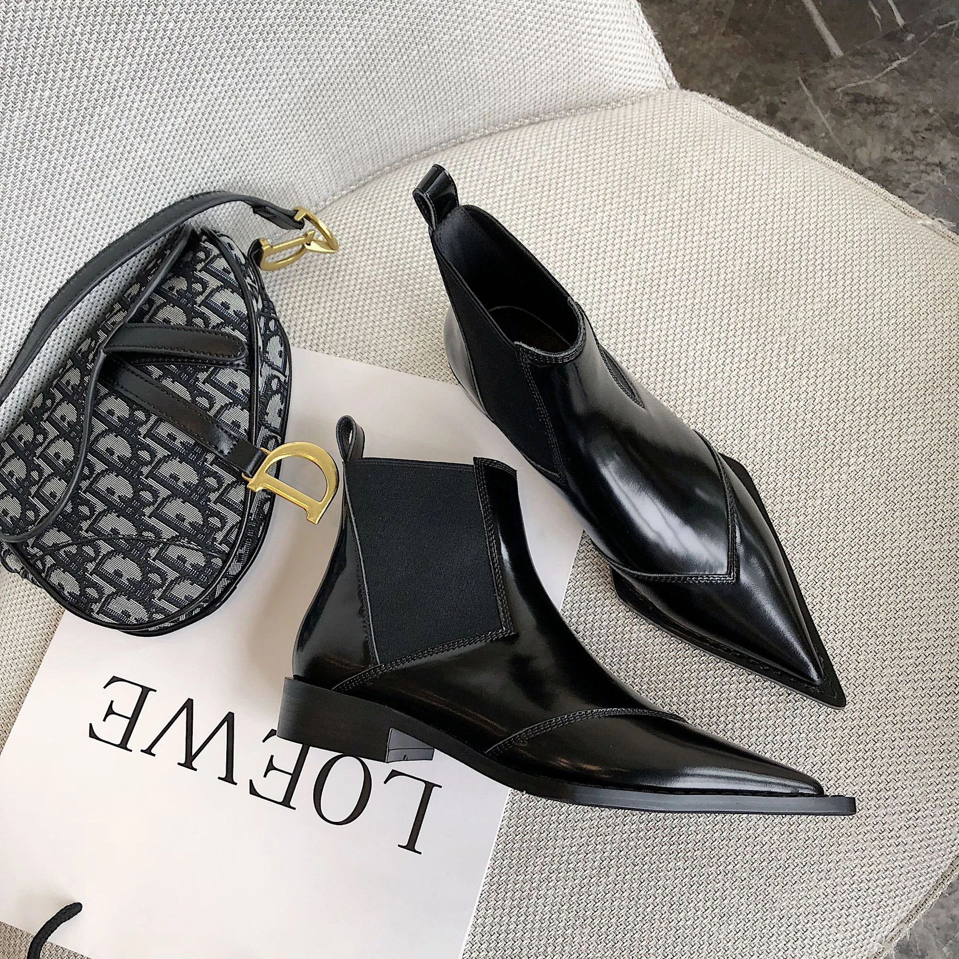 women's flat pointed chelsea boots