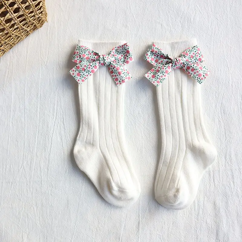 Модные милые теплые удобные чулки с цветочным рисунком для новорожденных