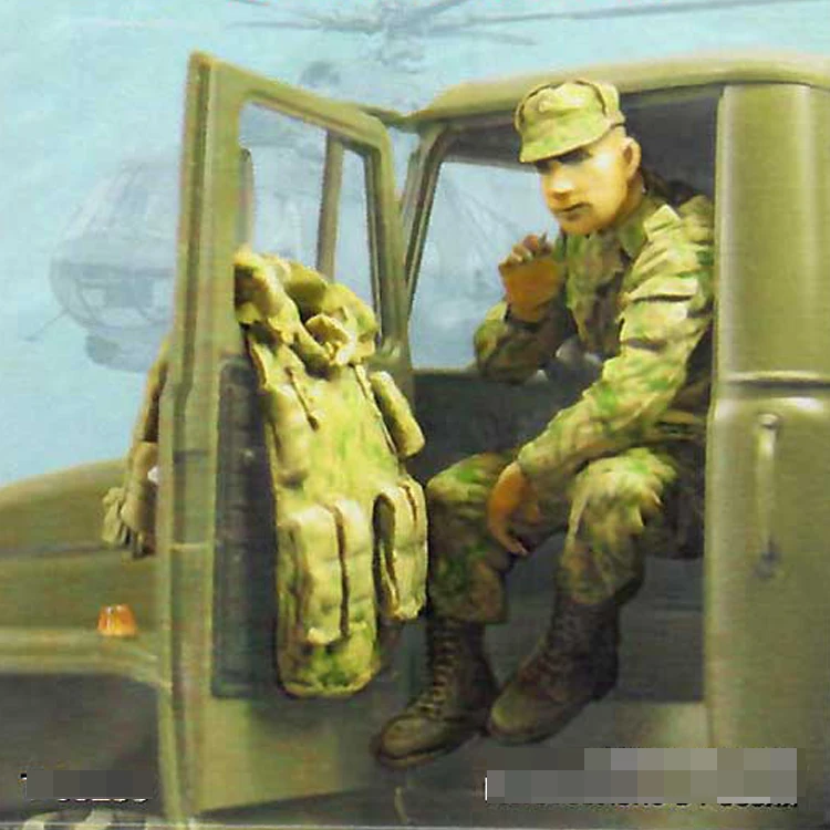 1/35 русский военный водитель 90s 2000s (для всех типов грузовиков) без грузовика