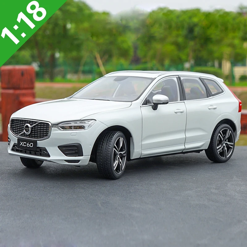 1:18 Volvo новая спортивная версия XC60 литая под давлением Модель автомобиля игрушки Металлическая Модель автомобиля оригинальная коробка - Цвет: Sport White