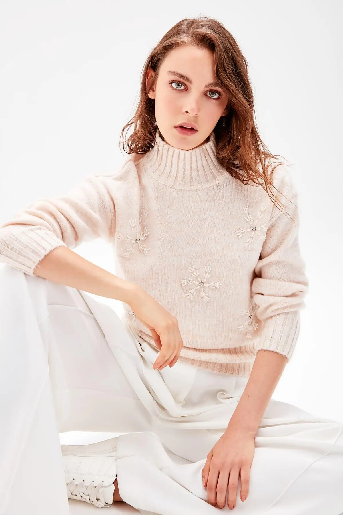 

Trendyol Stone Embroidered Sweater TWOAW20FV0101
