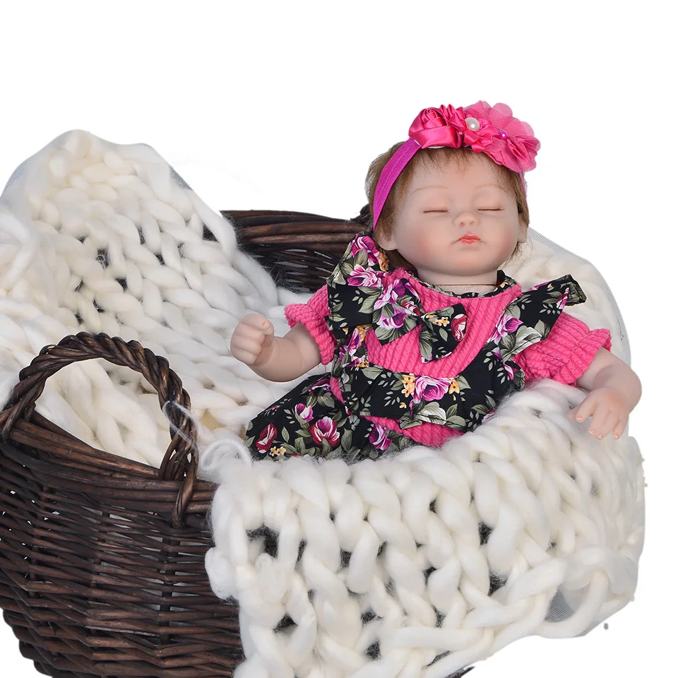 

Keiumi 17-Inch Reborn Baby Doll Reborn Baby Soft Silicone Model Infant Cloth Body to Sleep with Doll