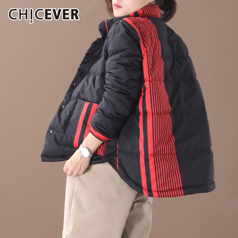 CHICEVER полосатый хит Цвет Для женщин хлопковые пальто со стоячим воротником с длинным рукавом Асимметричная теплые намотки женские парки модная новинка