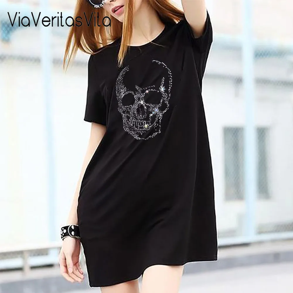 Женское платье в стиле панк черное облегающее с коротким рукавом и принтом