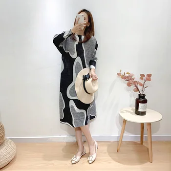 

SuperAen Pleated Dress 2020 Summer New Summer Printed O Neck Loose Plus-sized Batwing Sleeve Three Quarter Pleated Women Dress