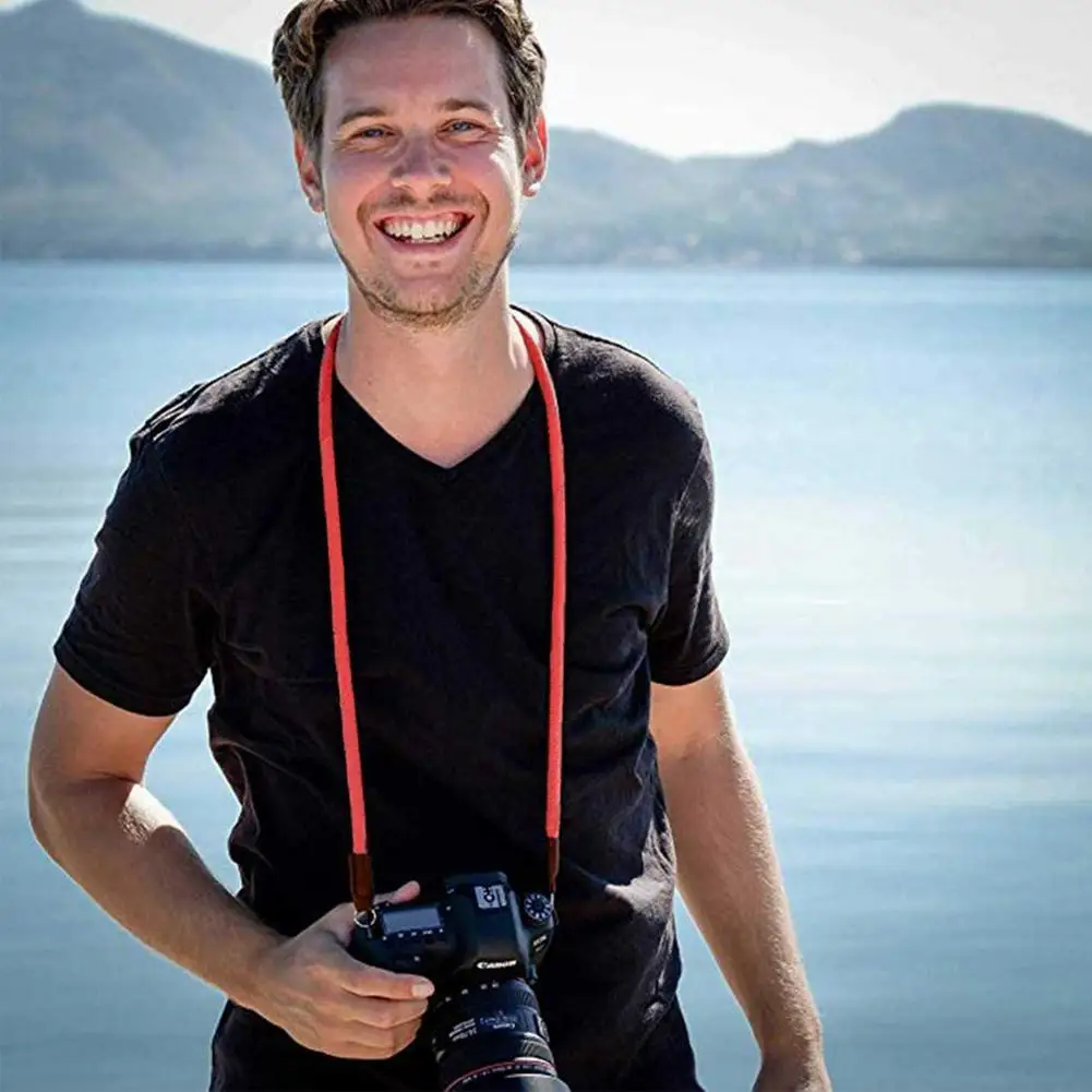 eorefo camera strap lifestyle