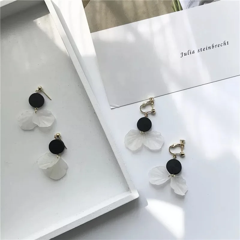 9052068500_2084694853