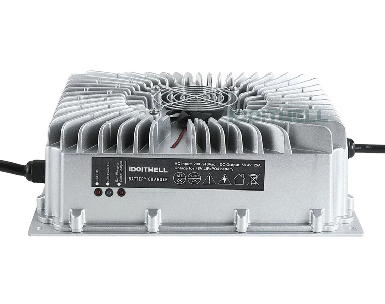 Пользовательское водонепроницаемое зарядное устройство серии 1500W 12V 60A 72V 16A 84V 14A наружное зарядное устройство для свинцово-кислотных или литий-ионных LifePO4 батарей