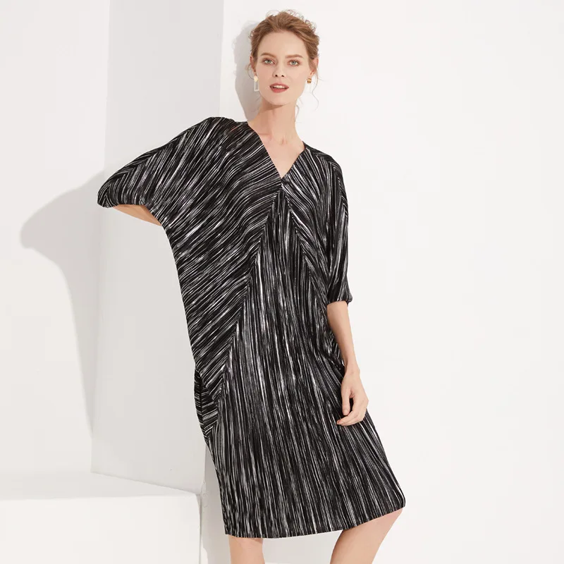 LANMREM new summer fashion women clothes batwing sleeves pleated V-neck loose pullover dress female vestido WG92708