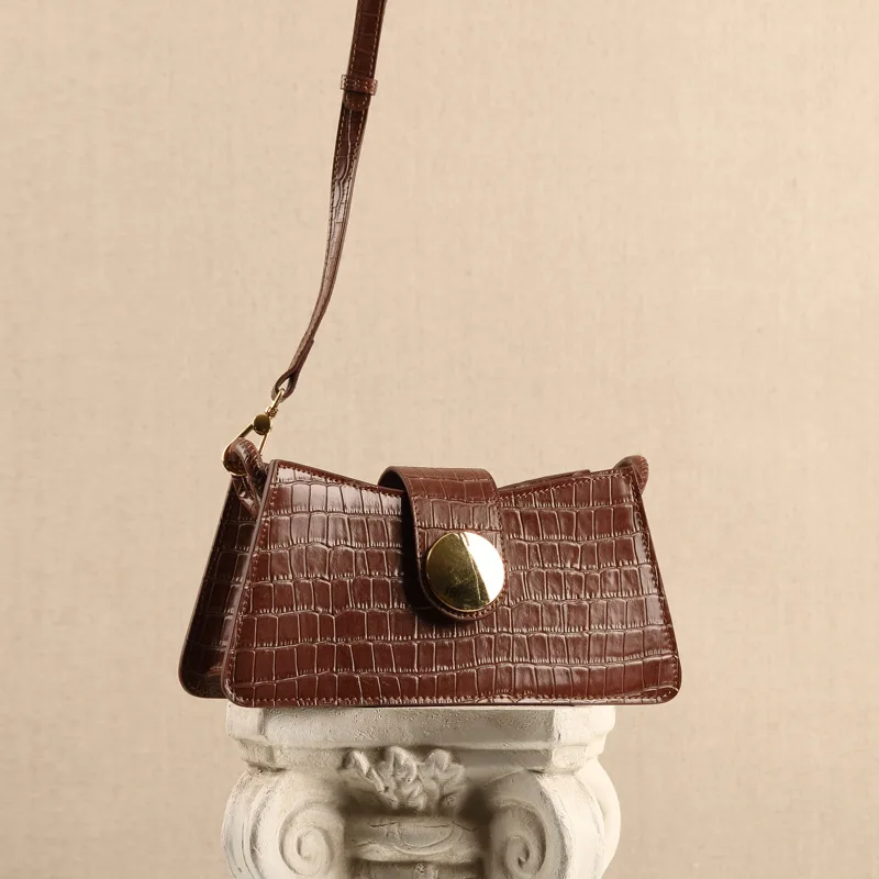 

2019 new French niche design custom retro mirror bread metal round buckle baguette shoulder underarm bag