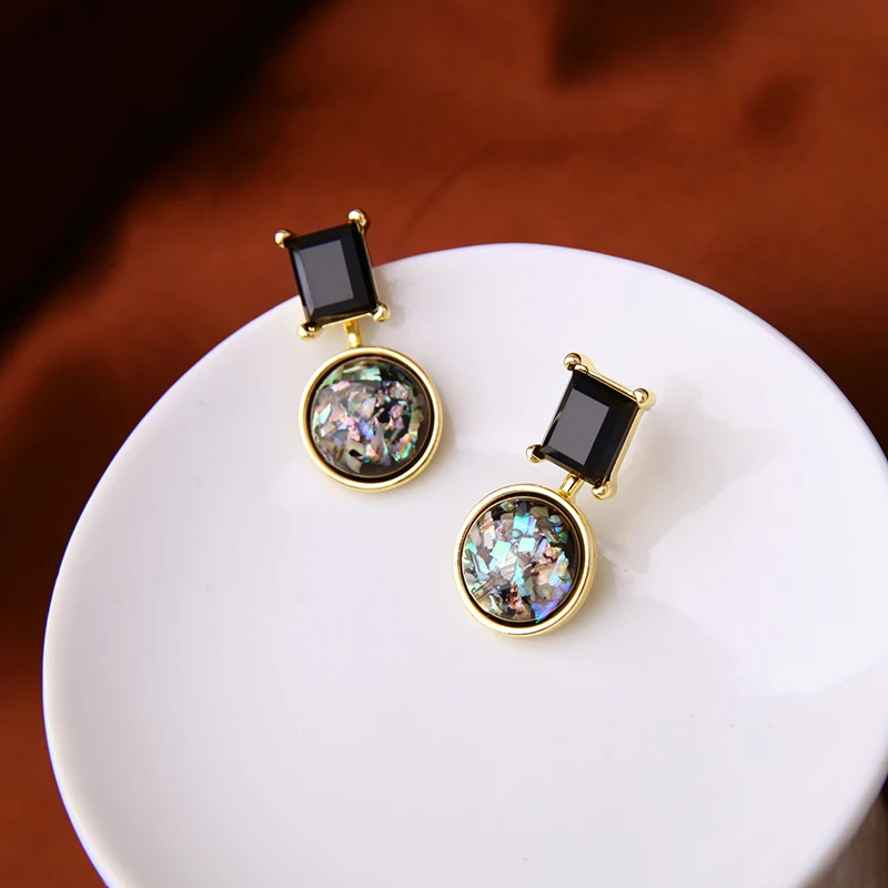 

Special Design Black Geometric Acrylic Round Kaleidoscope Resin Stud Earrings For Women Gold Color Fashion Jewelry Wholesale