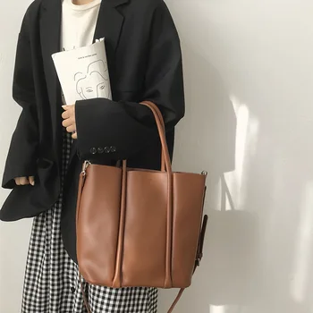 

2020 New Trendy Niche Design Bag Female Net Red Retro Tote Bag Wild High-end Sense Single Shoulder Messenger Bag