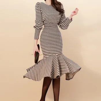 

2020 Spring Women Lattice Elegant 2-Piece Suits Korean Puff Sleeve Grid Crop Top & Mermaid Bodycon Slim Waist Skirt OL Set