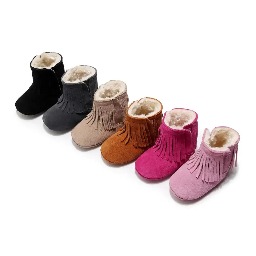 Новое поступление; зимняя замшевая обувь для малышей; ботинки для новорожденных с меховой бахромой; очень теплые пинетки; Детские ботиночки с твердой резиновой подошвой