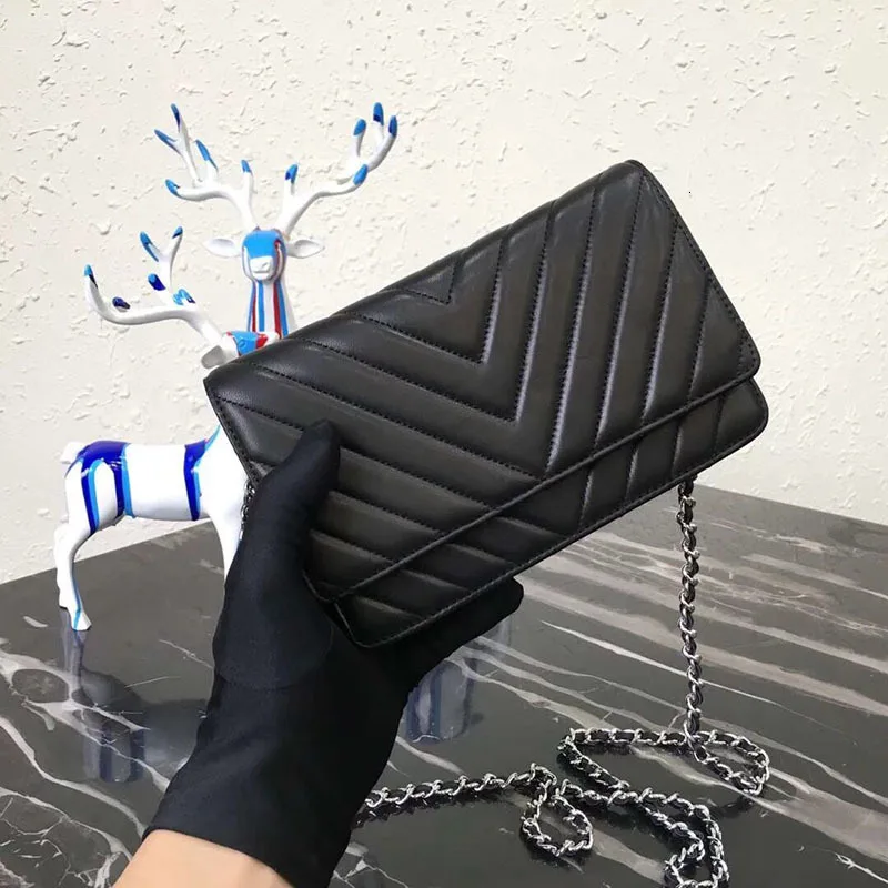 

High-quality, small, caviar-labeled, caviar-labeled designer, sheepskin lady's luxury bag