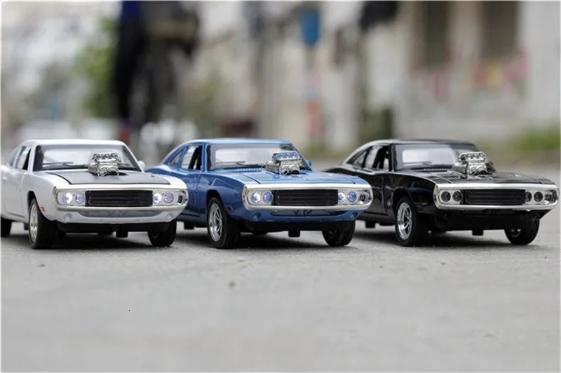 1/32 Форсаж Dodge Зарядное устройство модели автомобилей Литые под давлением сплав лошадей мышечные модели автомобилей со звуковым освещением игрушка подарок для коллекции