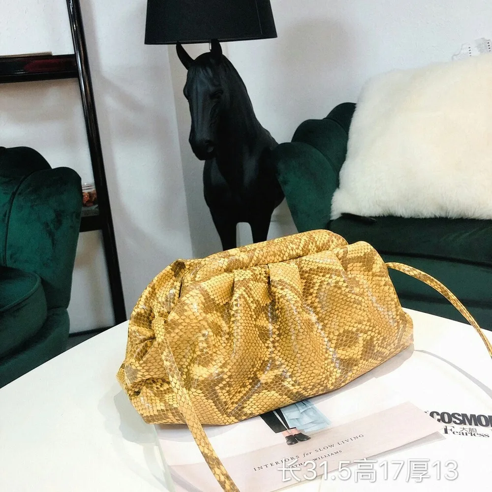 

Autumn 2019 New Serpentine Dumplings Clip The Pouch Clutch Bag Hand Shoulder Messenger Bag Women's Family Brands