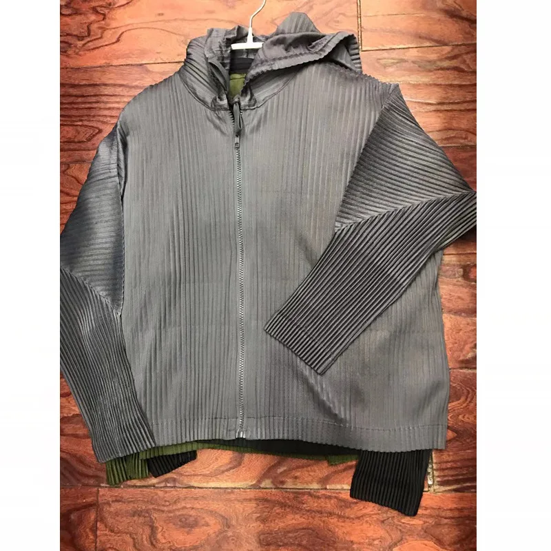 Серый Осенняя Толстая куртка с капюшоном Miyake fold, модная однотонная тонкая куртка на молнии большого размера - Цвет: Серый