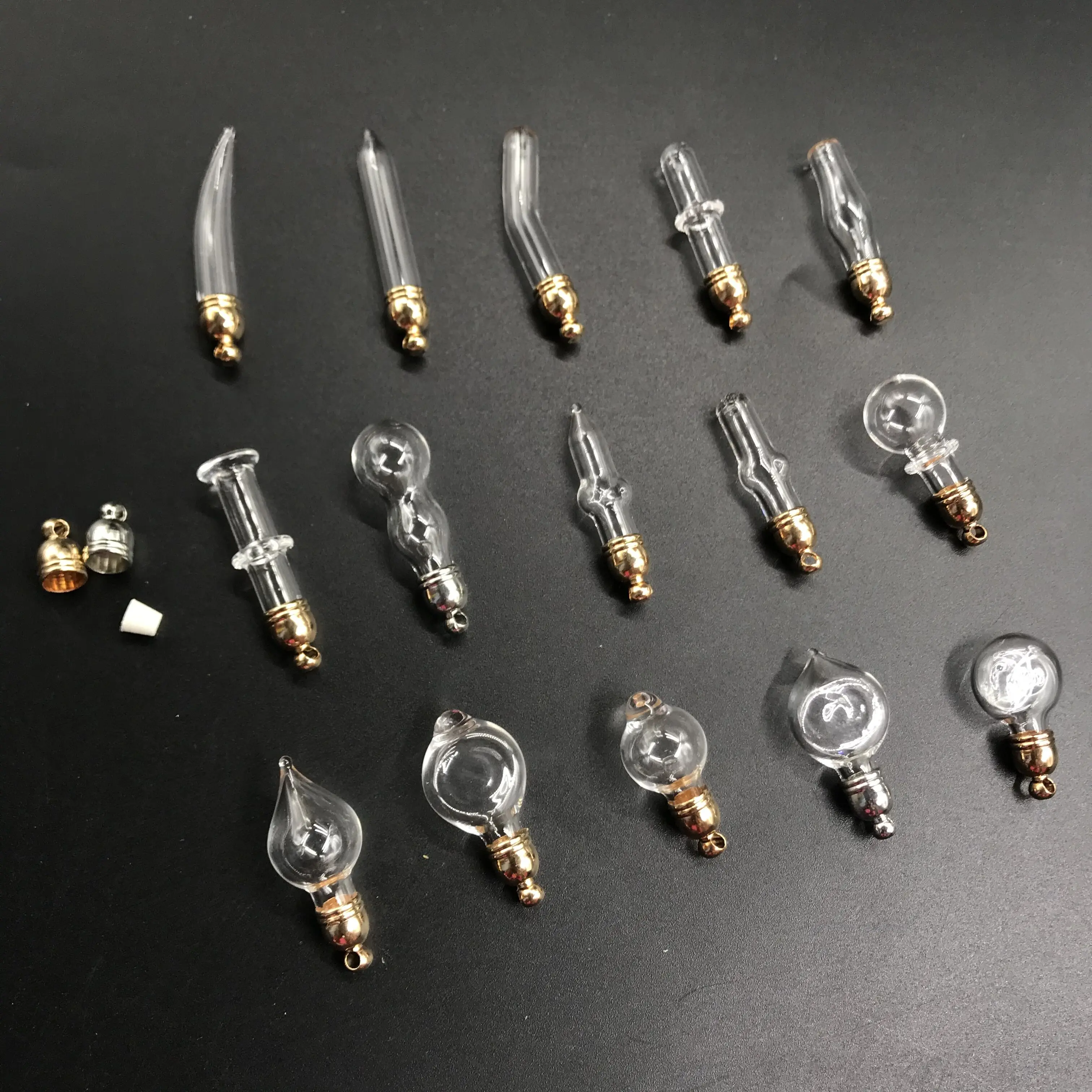 5pcs gold/silver glue cap Mini Glass Bottles Vial Pendant locket charms with Tassel cap name on rice art jewelry Glass Bottles