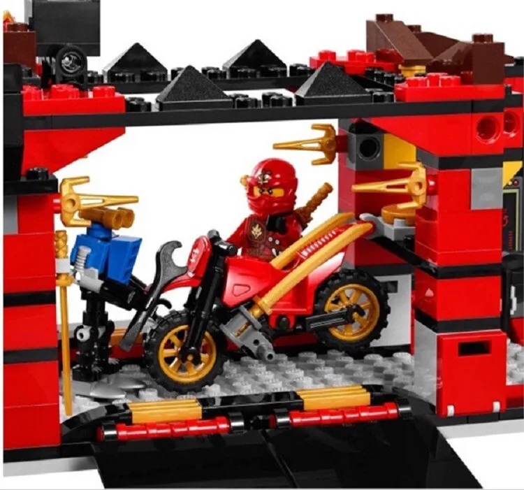 

750+Pcs 10325 Movie Series DB X Panzer Armored Car Building Blocks Bricks Creative Toys Compatible with Legoing 70750