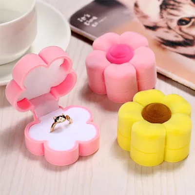 1piece Velvet Pink Yellow 6x3.5cm Plum Blossom Shape Jewelry Boxes  Cute Organizer for Ring Earrings Necklaces Gift Case