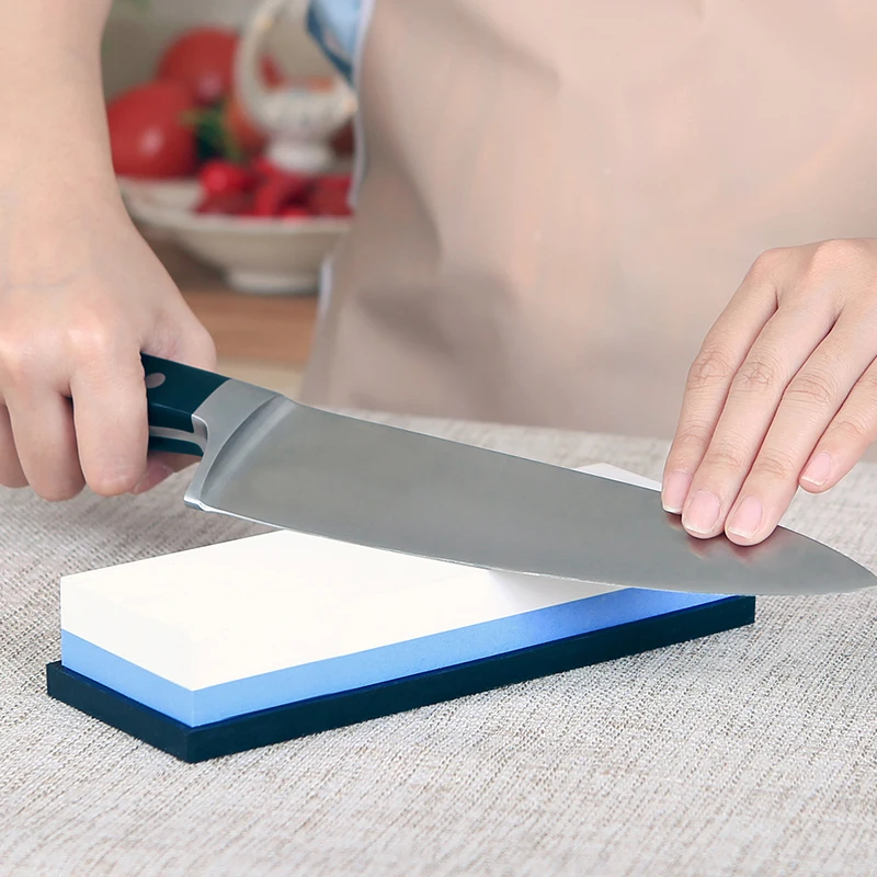 каким камнем точить ножи. водный камень для заточки ножей. камень точильный оселок 3000/8000. водный камень для заточки. ножи тоджиро и точилка.